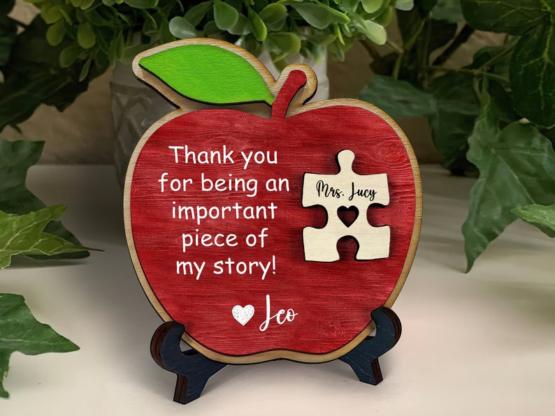 litzzy Personalized Desktop Teacher Apple Sign - Mini Apple Sign for Teachers, Teacher Desk Sign Personalized, Gifts for Teachers Custom Wooden Sign Red  