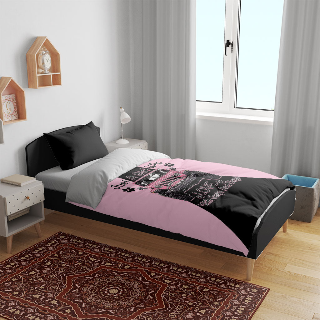 Just A Girl Who Love With Jeeps And Dogs Bedding Set Pink Off-Road Illustration with Cute Paw Print Graphic Style