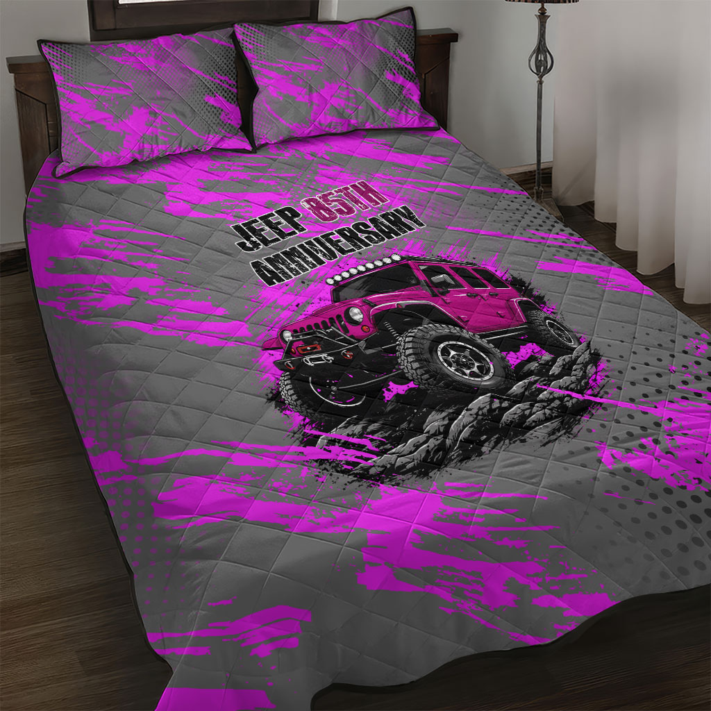 Jeep 85th Anniversary Quilt Bed Set Off Road Pink Camo Grunge Paint Splatter Grille