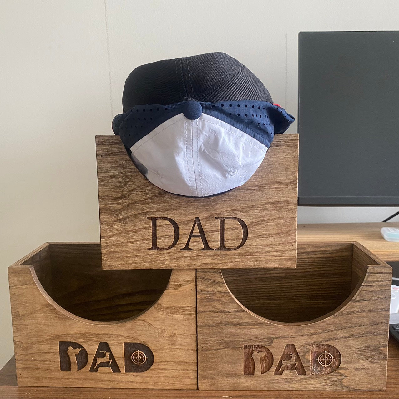 litzzy Custom Dad Hunting Wooden Hat Holder, Deer Dad Hunter Gift, Baseball Hat Holder, Cap Organizer, Cap Stand Custom Wooden Sign   