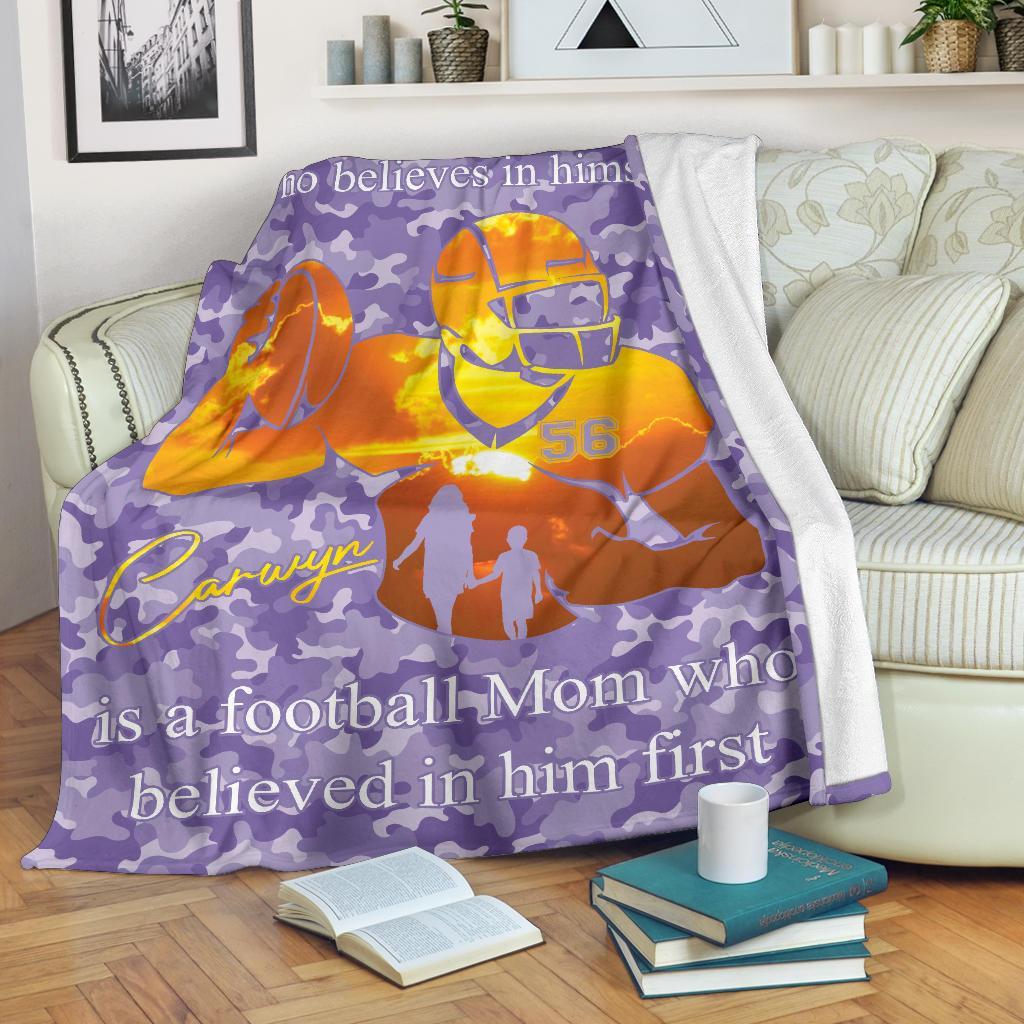 litzzy Personalized Football Player Fleece Blanket - Lath2411203 Quilt Blanket VIOLET 50 X 60 