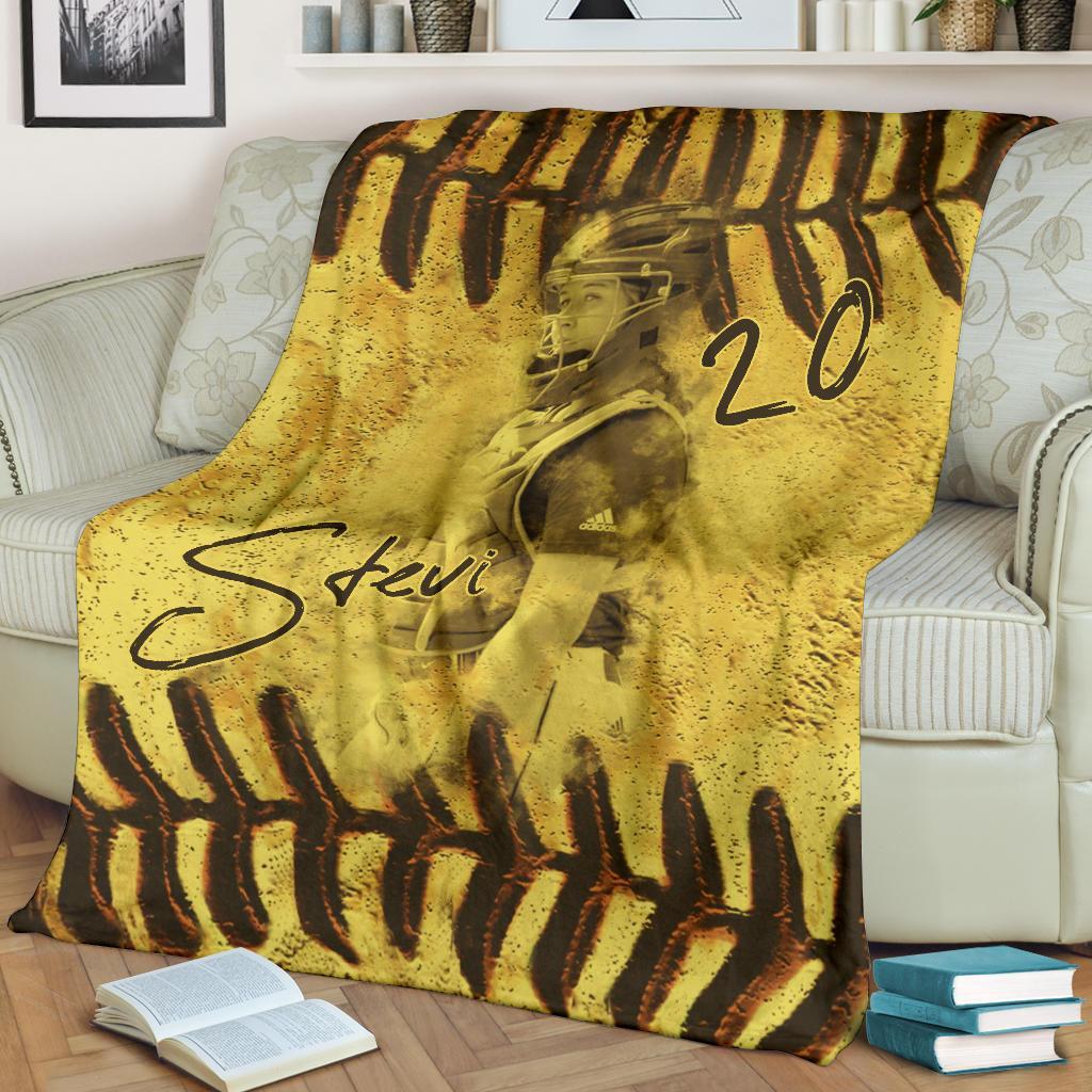 litzzy Personalized Vintage Softball Player Fleece Blanket - Nh0911204 Quilt Blanket   