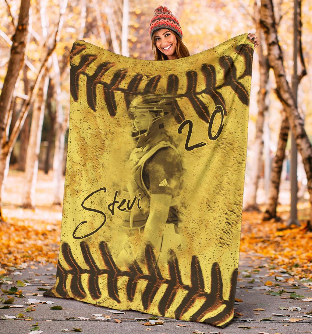 litzzy Personalized Vintage Softball Player Fleece Blanket - Nh0911204 Quilt Blanket   