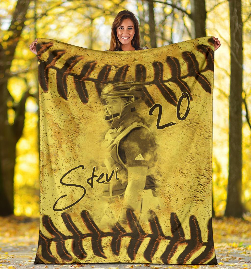 litzzy Personalized Vintage Softball Player Fleece Blanket - Nh0911204 Quilt Blanket   